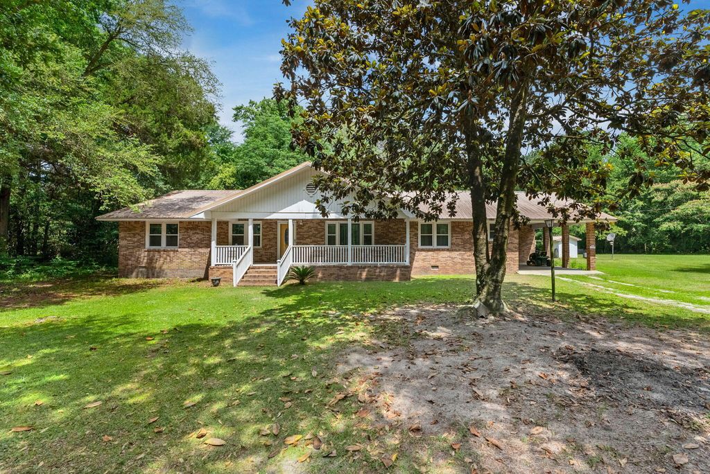 Photo of 1147 Walter Road, Bonneau, SC 29431 (MLS # 26015032)