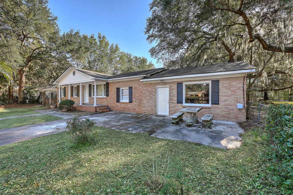 Photo of 386 5th Avenue, Mount Pleasant, SC 29464 (MLS # 26002733)