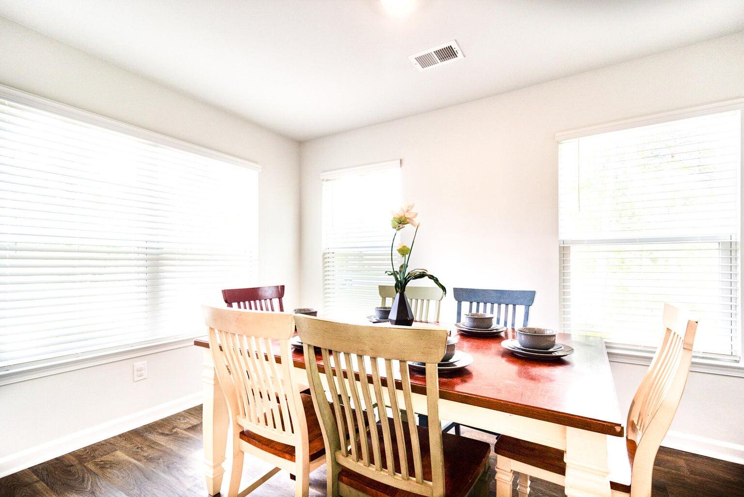 115 E Sunrise Lane