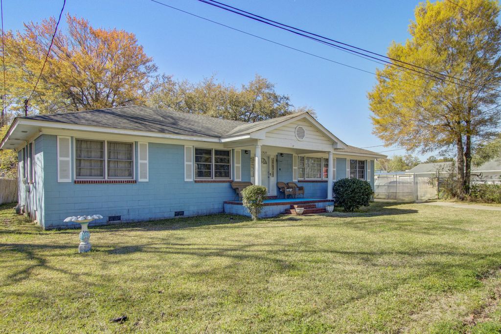Photo of 1925 Belgrade Avenue, Charleston, SC 29407 (MLS # 25027051)