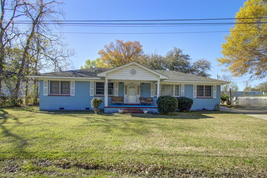 Photo of 1925 Belgrade Avenue, Charleston, SC 29407 (MLS # 25027051)