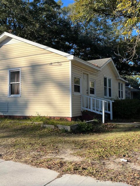 A home in North Charleston