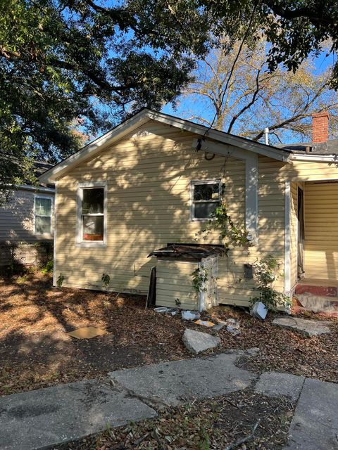 A home in North Charleston