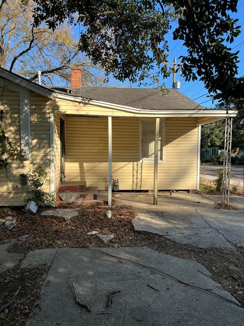 A home in North Charleston