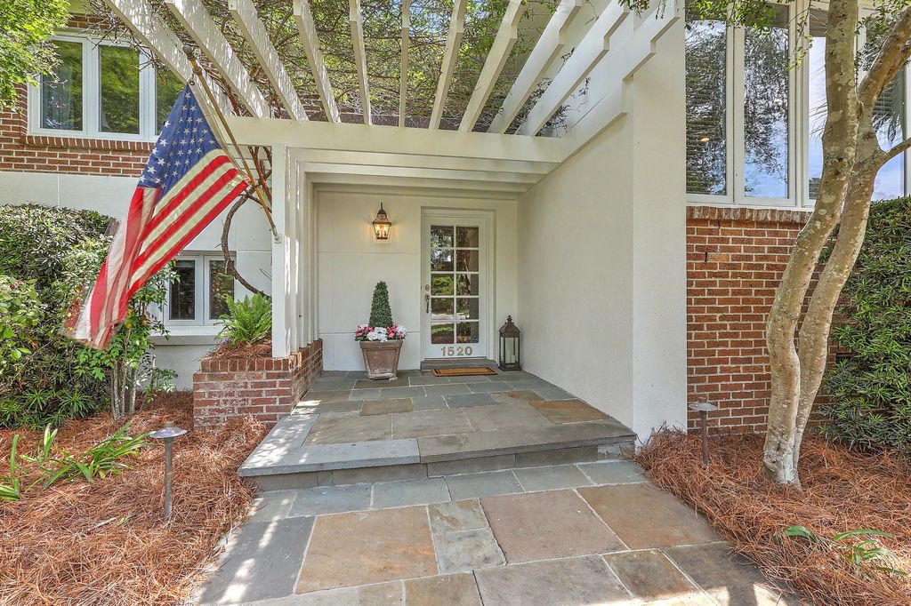 Photo of 1520 Fairway Drive, Charleston, SC 29412 (MLS # 26013843)