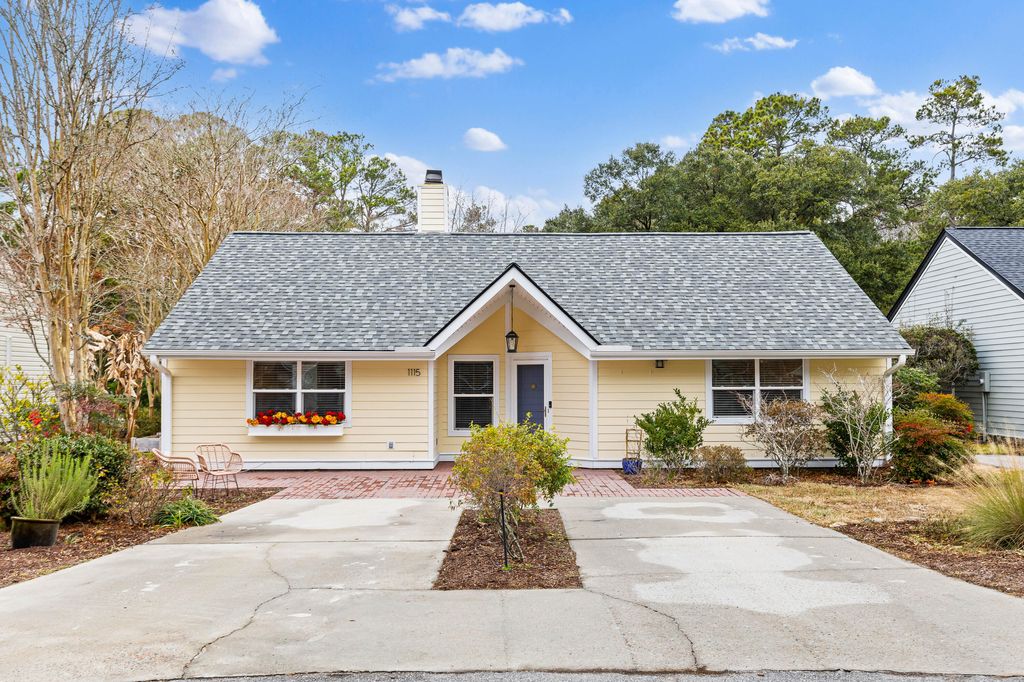 Photo of 1115 Honeysuckle Court, Mount Pleasant, SC 29464 (MLS # 26014779)