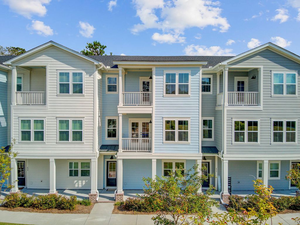 Photo of 637 N Laurel Street, Summerville, SC 29483 (MLS # 25030471)