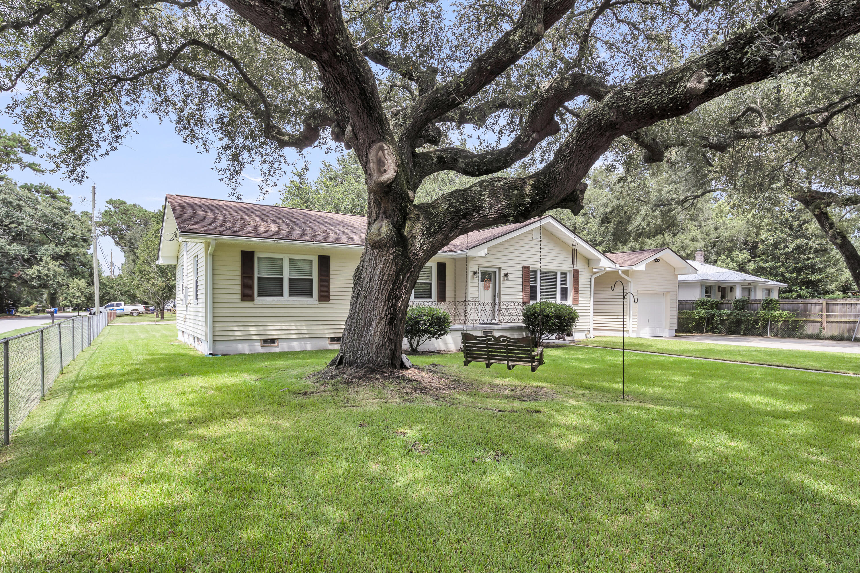 2236 Woodland Shores Road