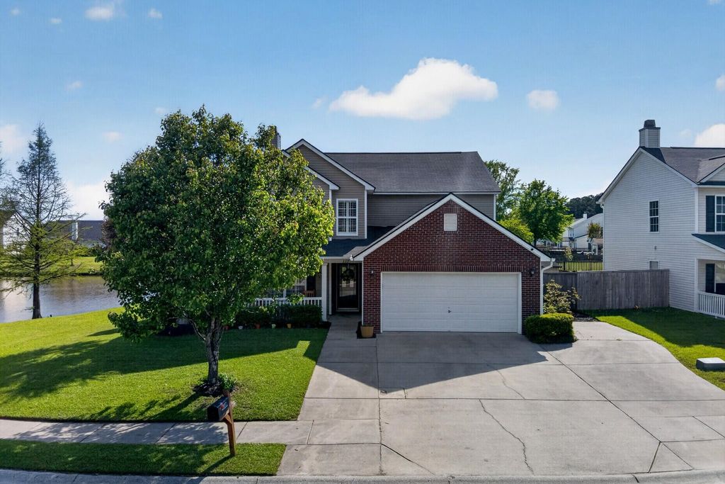 Photo of 337 Southport Drive, Summerville, SC 29483 (MLS # 26010165)