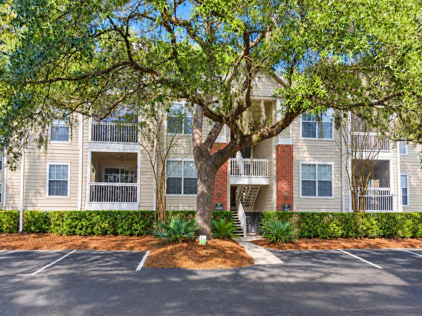 1600 Long Grove Unit 1414
