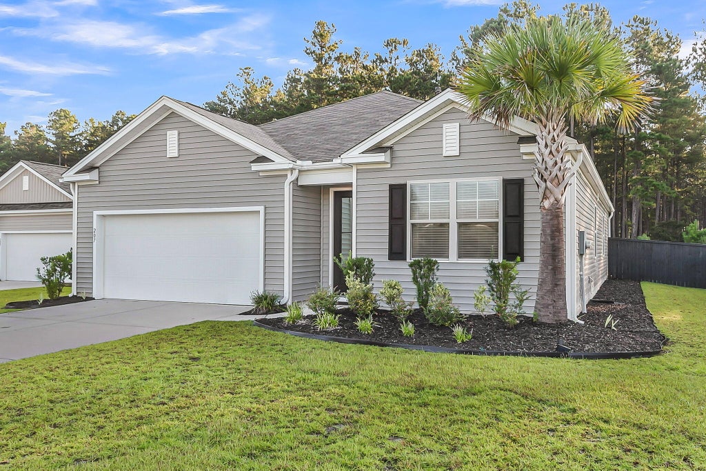 Photo of 207 Greenwich Drive, Summerville, SC 29486 (MLS # 26025994)