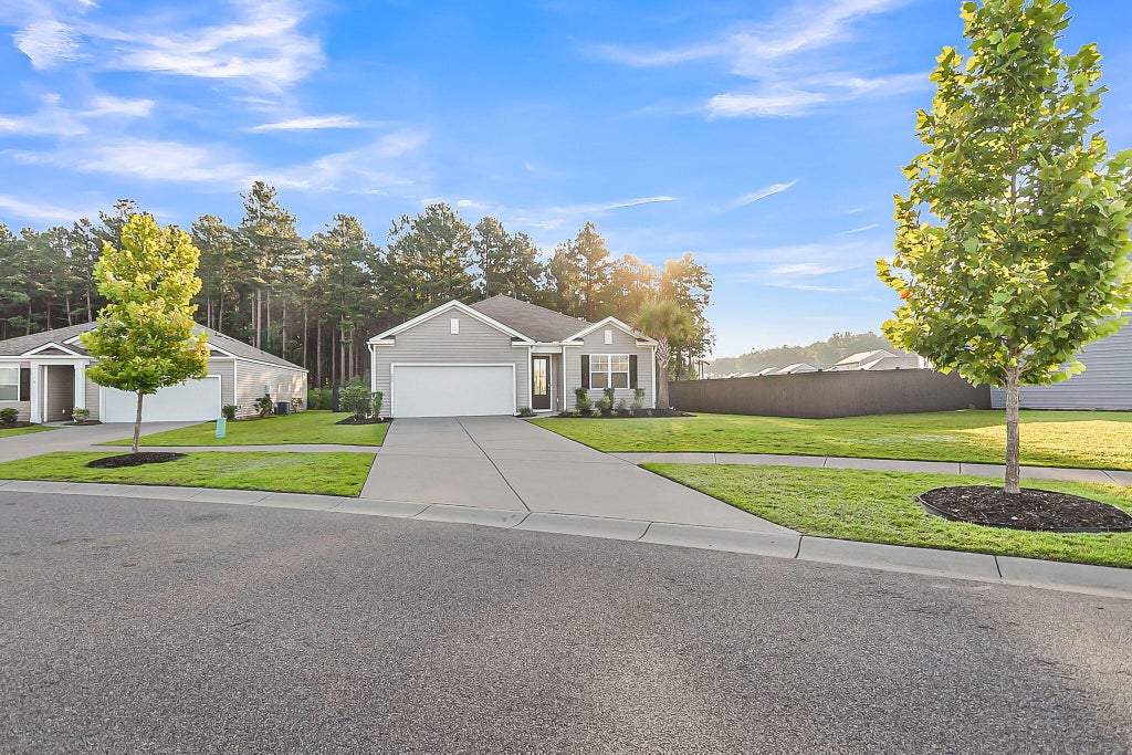 Photo of 207 Greenwich Drive, Summerville, SC 29486 (MLS # 26025994)
