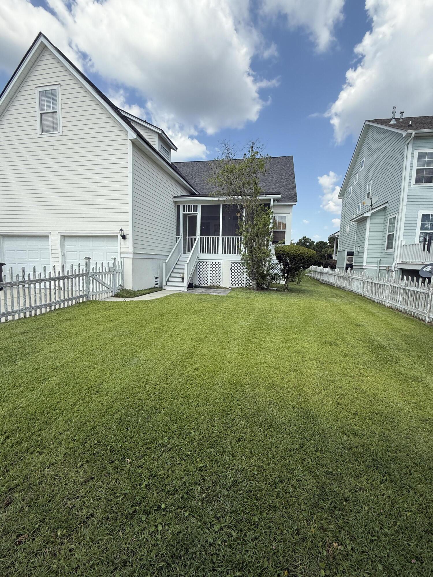 2556 River Lake Walk