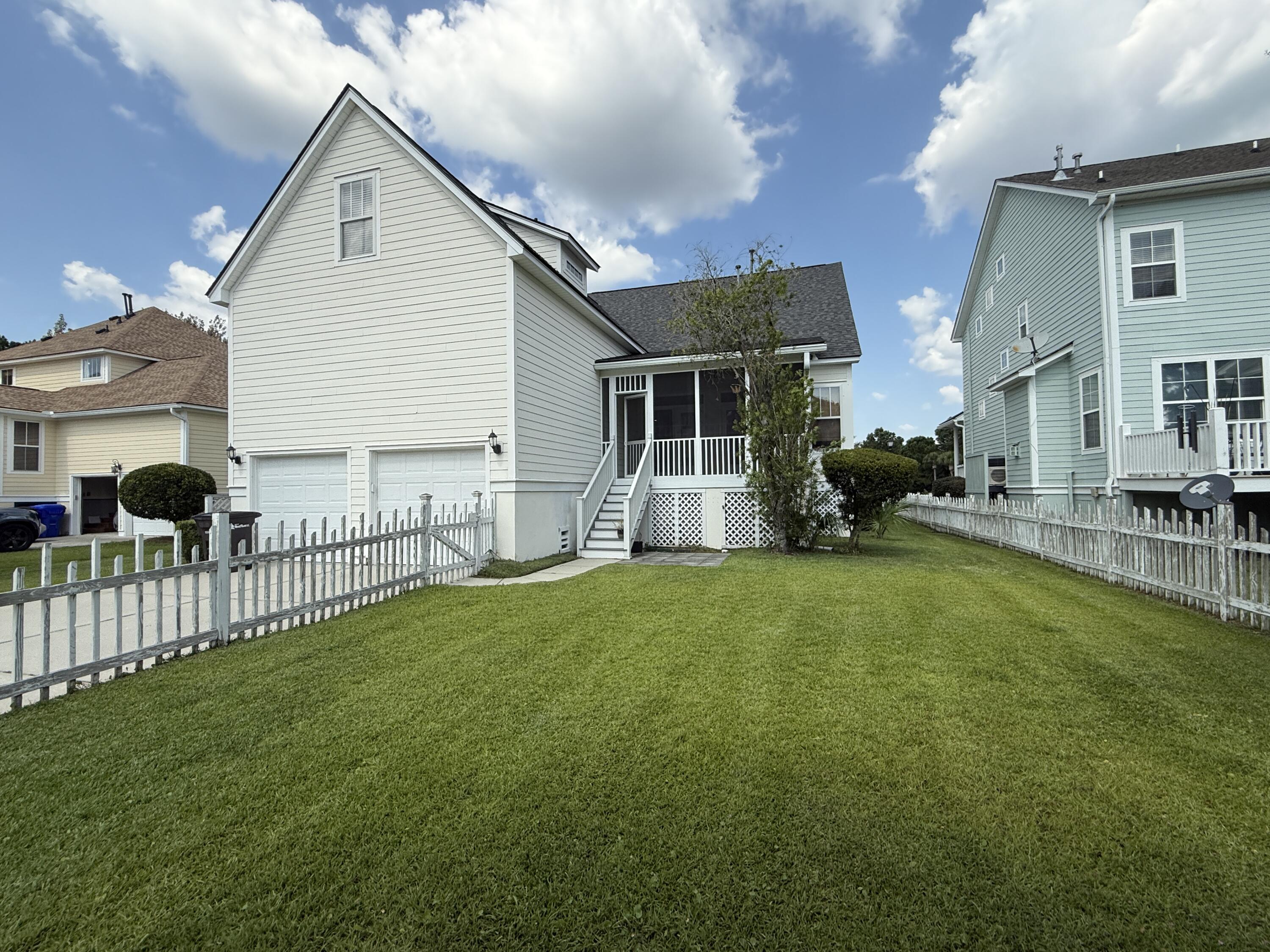 2556 River Lake Walk