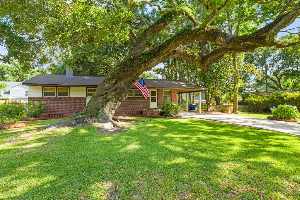 Photo of 2111 Barbour Drive, Charleston, SC 29414 (MLS # 26014627)
