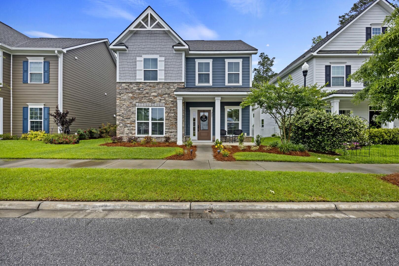 View Summerville, SC 29483 house