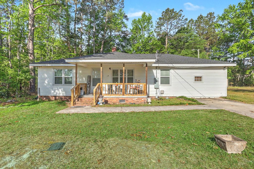 Photo of 104 Saluda Street, Hampton, SC 29924 (MLS # 26011266)