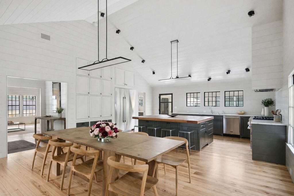 Photo of 922 Kincade Drive, Mount Pleasant, SC 29464 (MLS # 26005966)