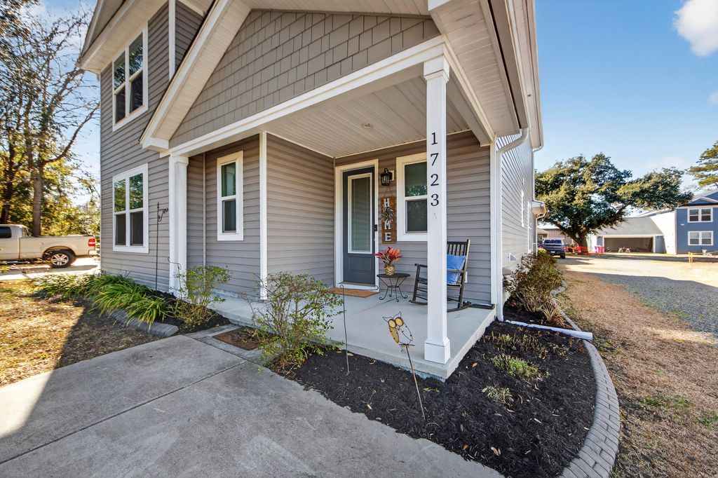 Photo of 1723 W Avalon Circle, Charleston, SC 29407 (MLS # 26002668)