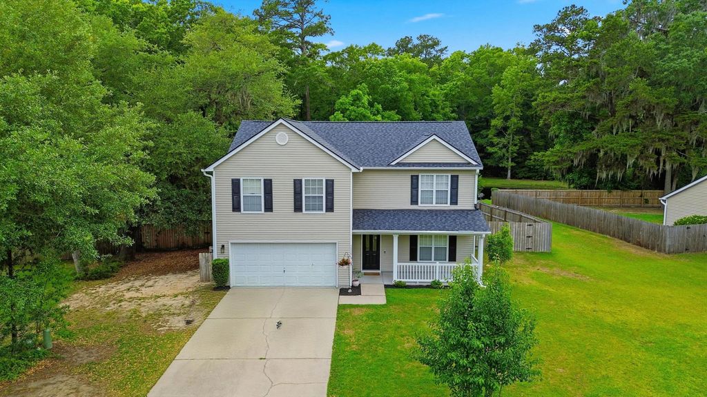 Photo of 5220 Carlisle Court, Summerville, SC 29485 (MLS # 26013931)