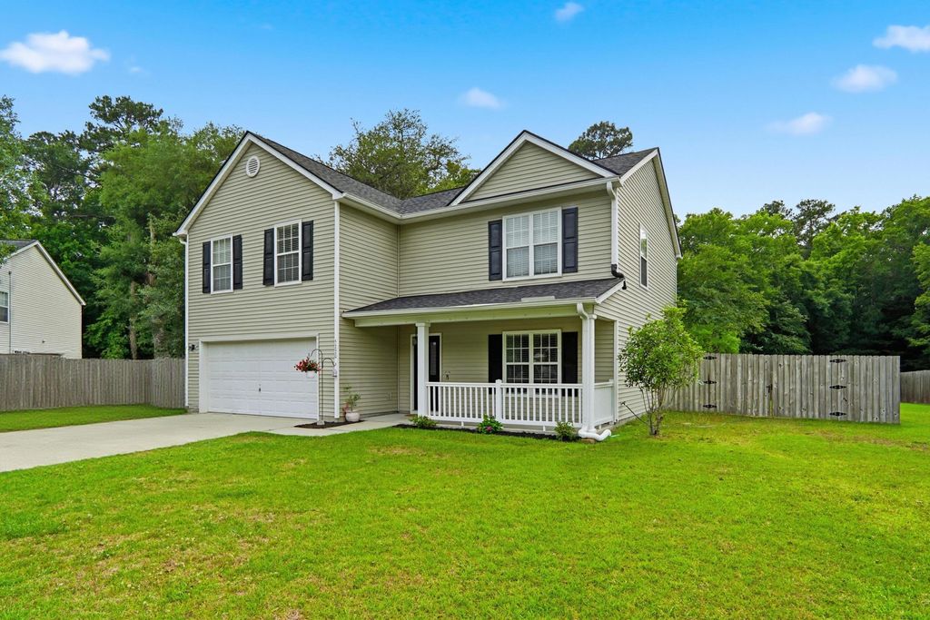 Photo of 5220 Carlisle Court, Summerville, SC 29485 (MLS # 26013931)