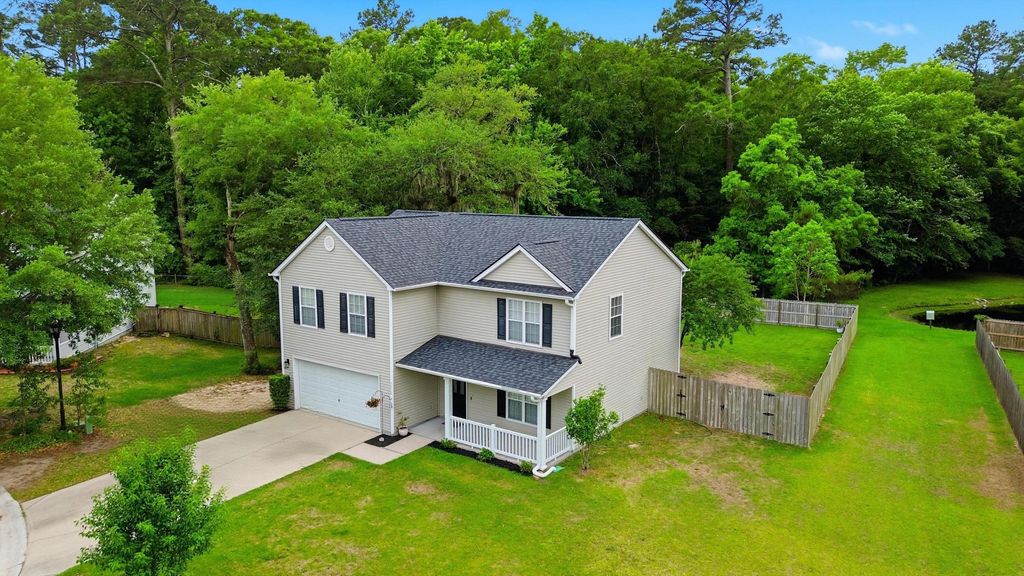 Photo of 5220 Carlisle Court, Summerville, SC 29485 (MLS # 26013931)