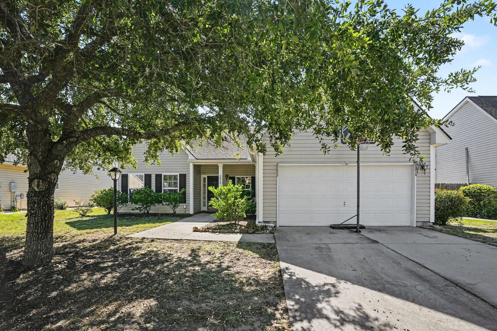 2819 Summertrees Boulevard