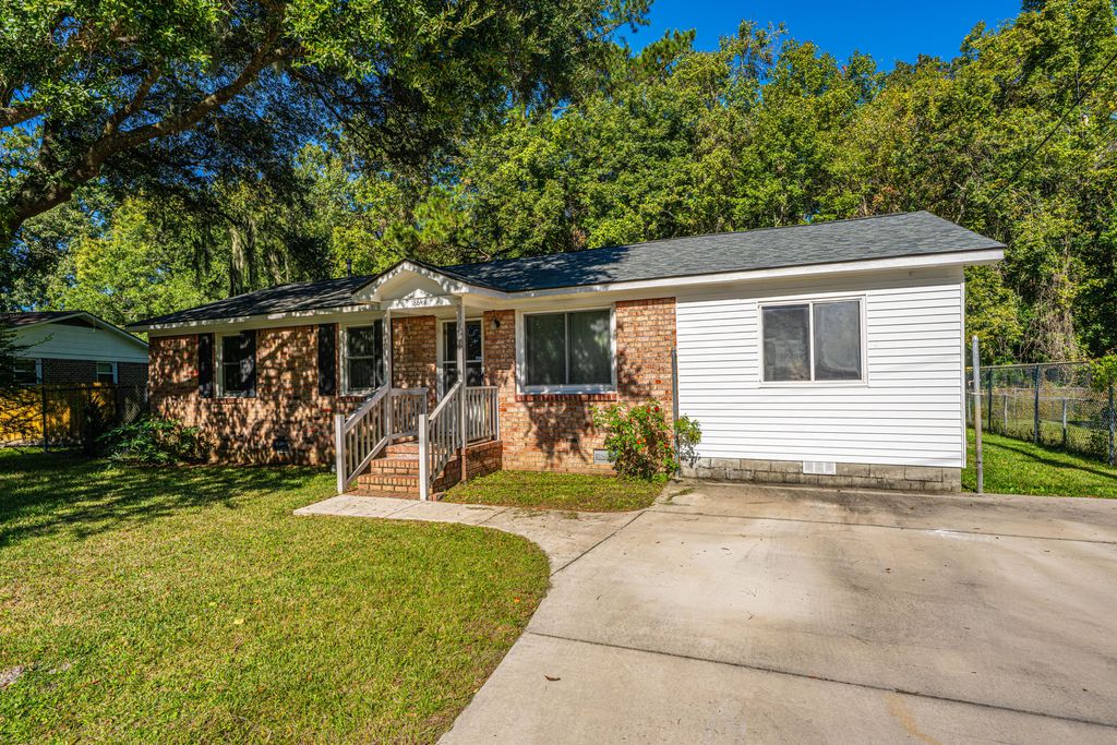 Photo of 1884 Taberwood Circle, Charleston, SC 29407 (MLS # 25028466)