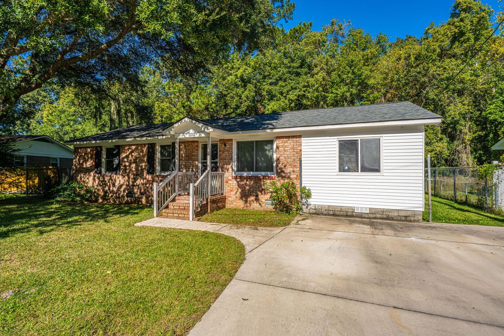 Photo of 1884 Taberwood Circle, Charleston, SC 29407 (MLS # 25028466)