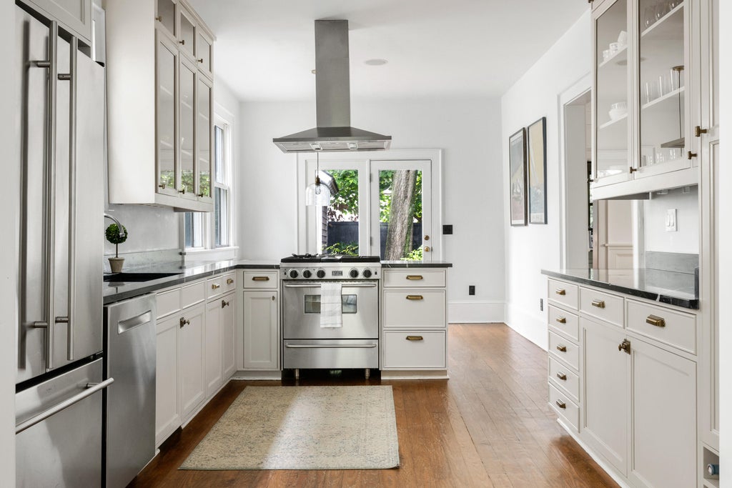 Photo of 559 Rutledge Avenue, Charleston, SC 29403 (MLS # 26028224)