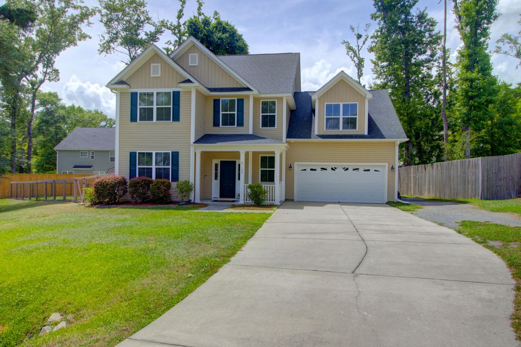 Photo of 128 Swan Drive, Summerville, SC 29485 (MLS # 26015003)