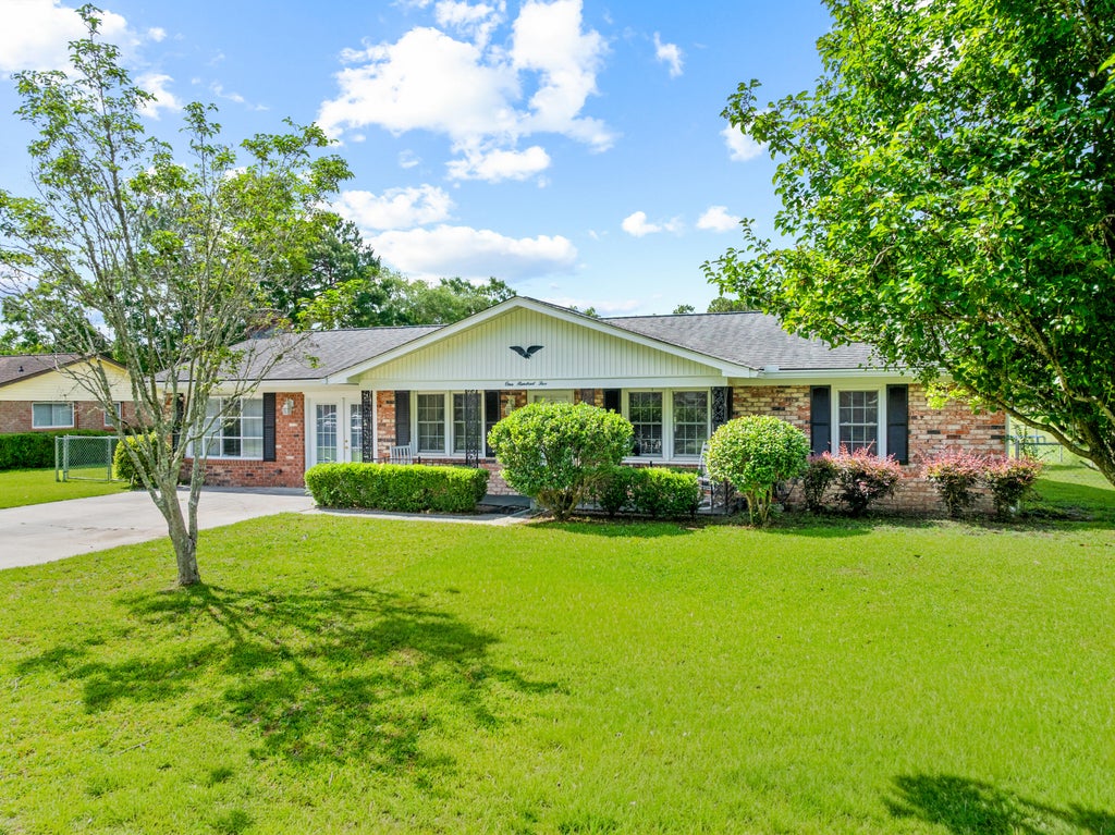 Photo of 105 Pierre Court, Summerville, SC 29486 (MLS # 26019105)