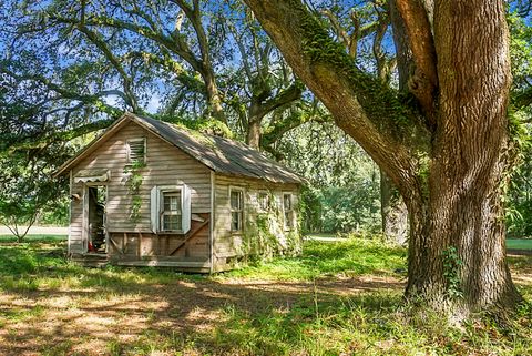 A home in Cordesville