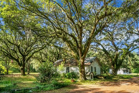 A home in Cordesville