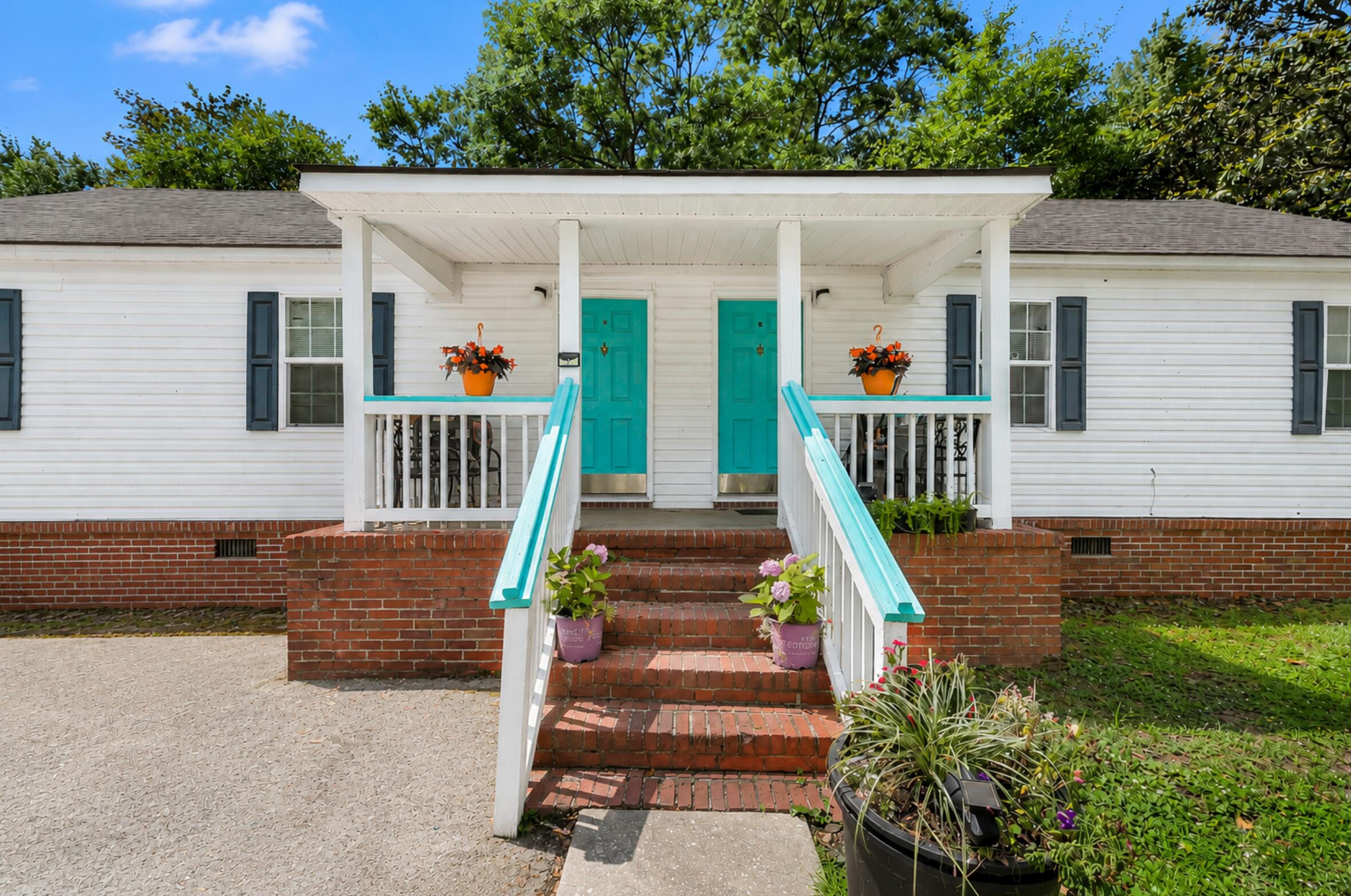 7625 E Oakridge Circle A & B