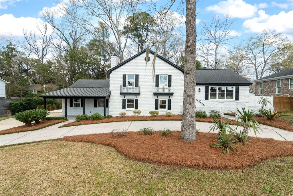 Photo of 325 Fairington Drive, Summerville, SC 29485 (MLS # 26005968)