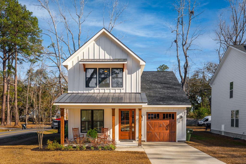 Photo of 101 Classic Street, Summerville, SC 29483 (MLS # 26000359)