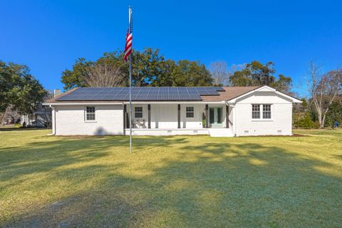 Photo of 1260 Robin Road Road, Mount Pleasant, SC 29464 (MLS # 25032826)
