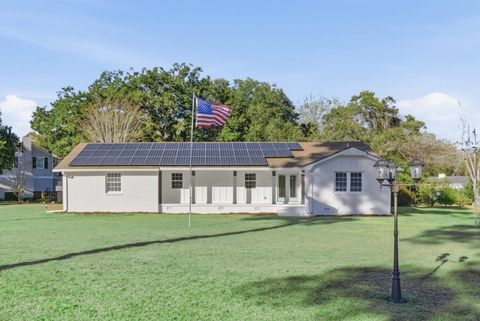 Photo of 1260 Robin Road Road, Mount Pleasant, SC 29464 (MLS # 25032826)