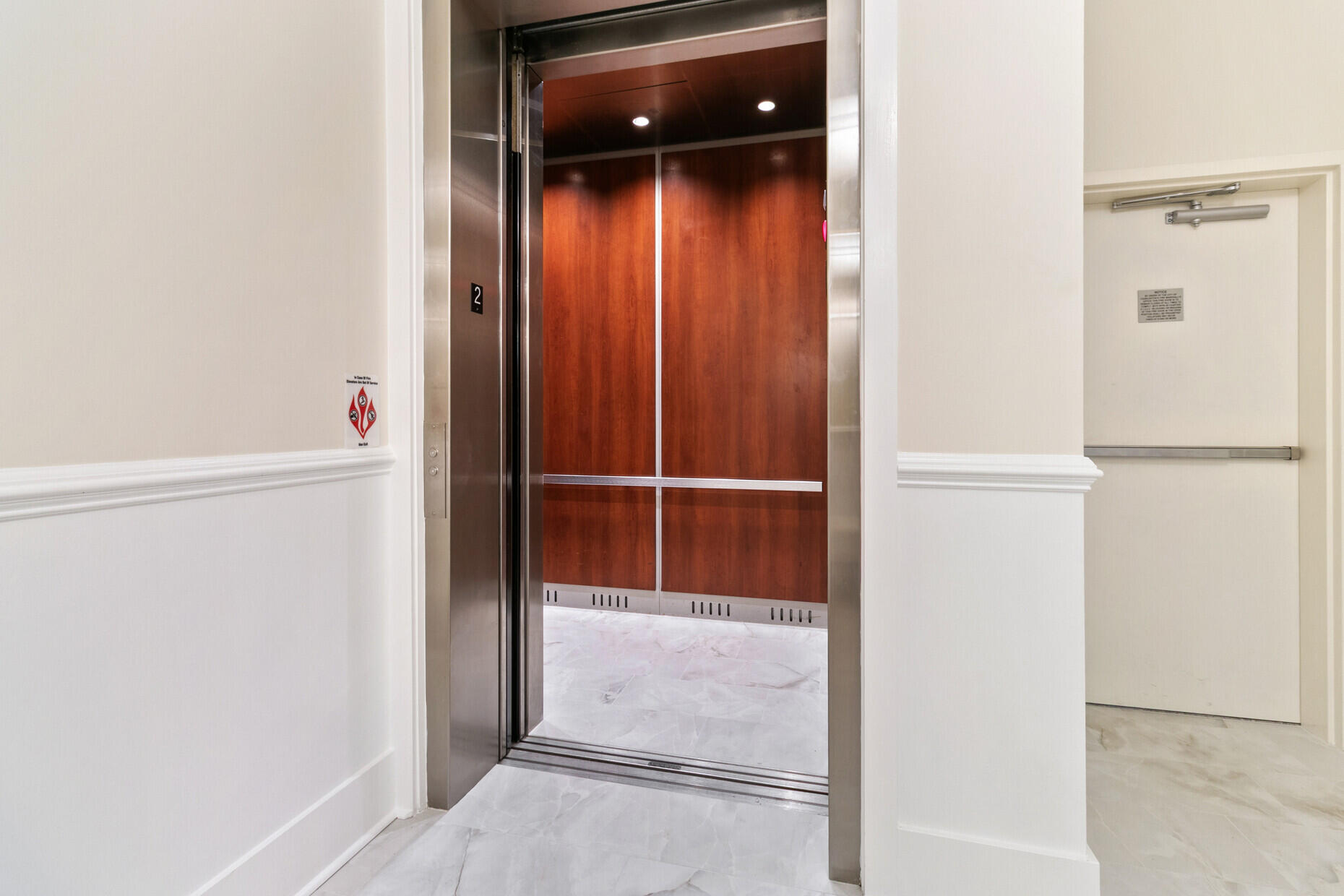 136 Fairbanks Oak Alley 3b