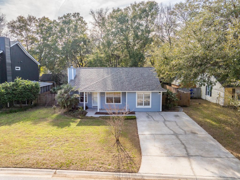 Photo of 1307 Lake Mallard Boulevard, Mount Pleasant, SC 29464 (MLS # 26003435)