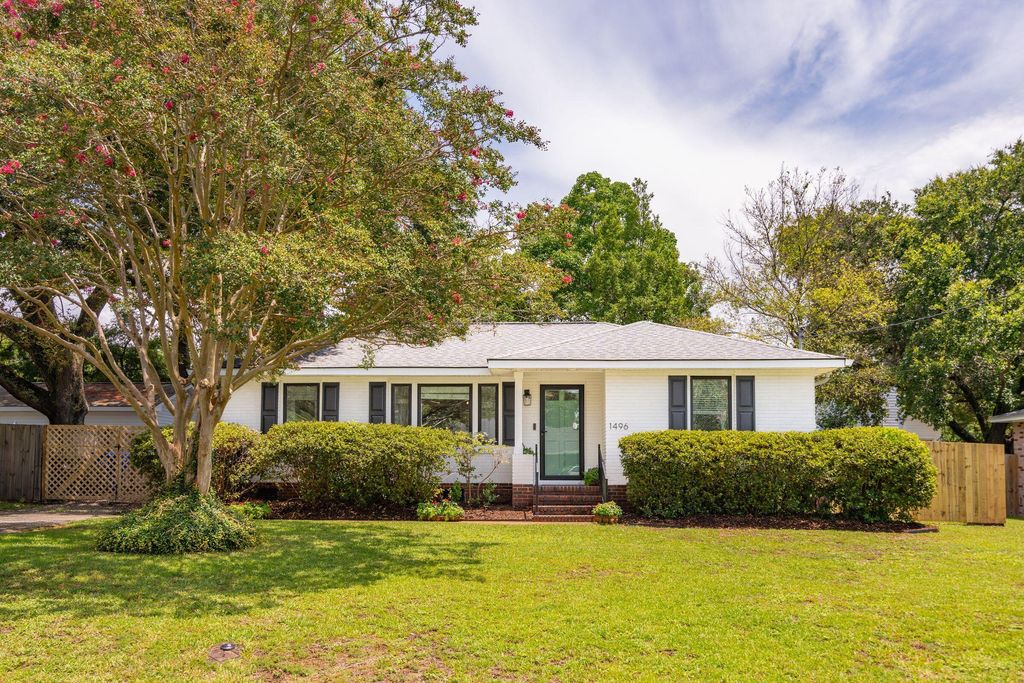 Photo of 1496 Hindman Avenue, Mount Pleasant, SC 29464 (MLS # 26008618)