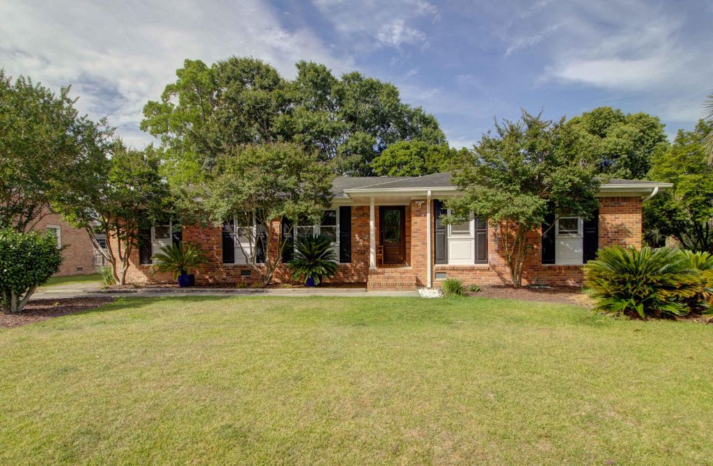 Photo of 42 Mueller Drive, Charleston, SC 29407 (MLS # 26015676)
