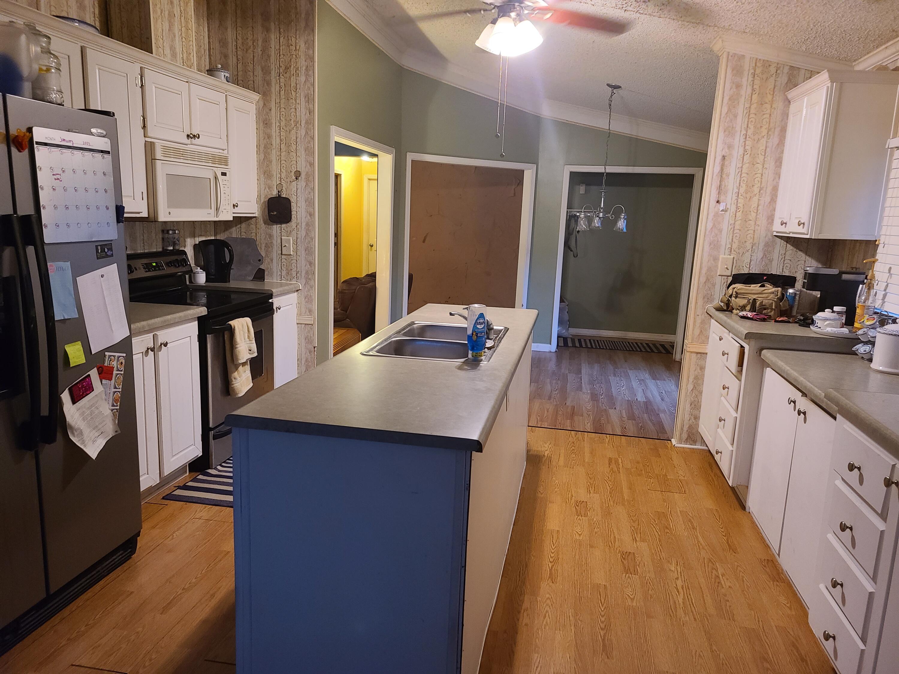 Photo 4 of 7 of 100 Lake Drive mobile home