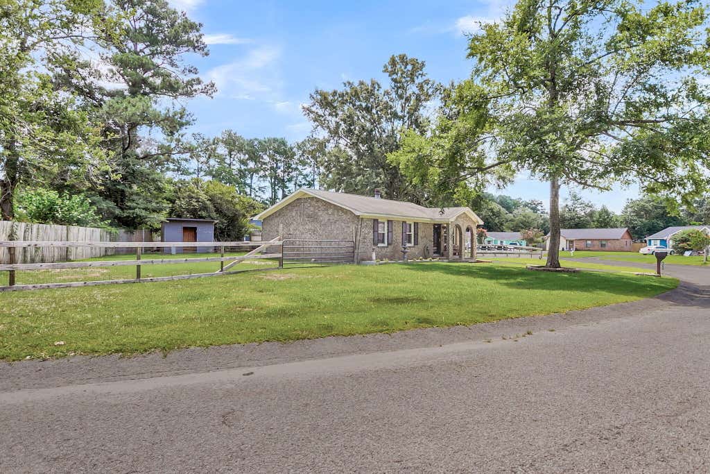 Photo of 103 Mcduffie Court, Summerville, SC 29486 (MLS # 26019081)