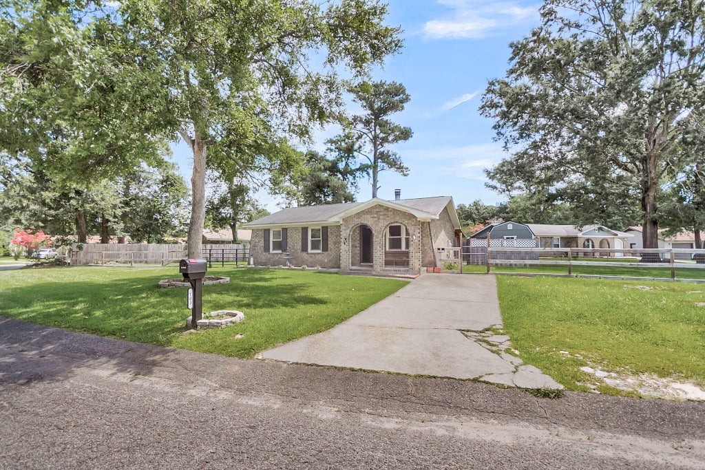 Photo of 103 Mcduffie Court, Summerville, SC 29486 (MLS # 26019081)