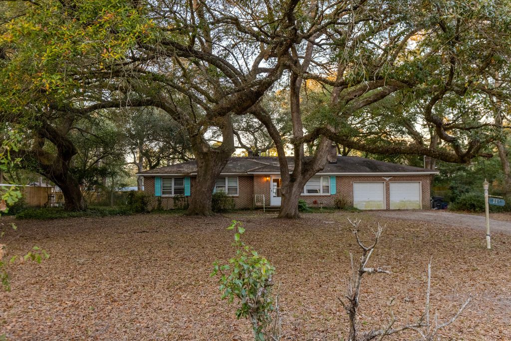 Photo of 117 Newington Road, Summerville, SC 29485 (MLS # 26006434)