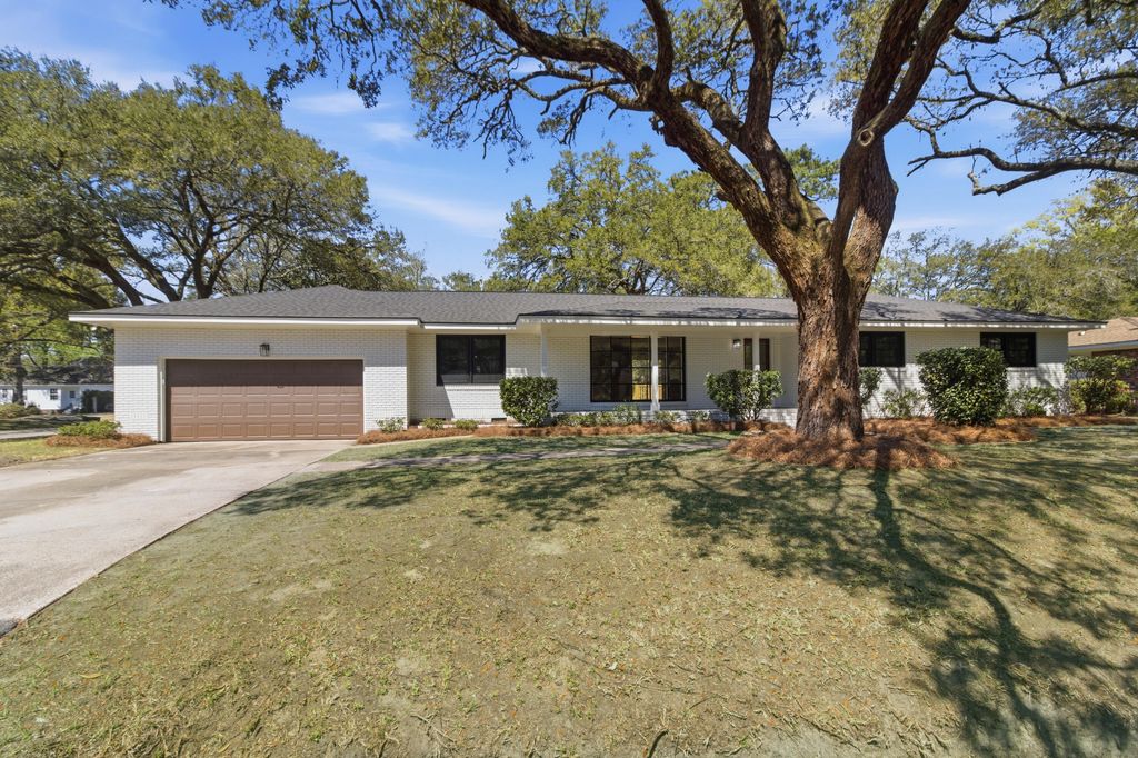 Photo of 1340 Coleridge Street, Charleston, SC 29407 (MLS # 26007900)