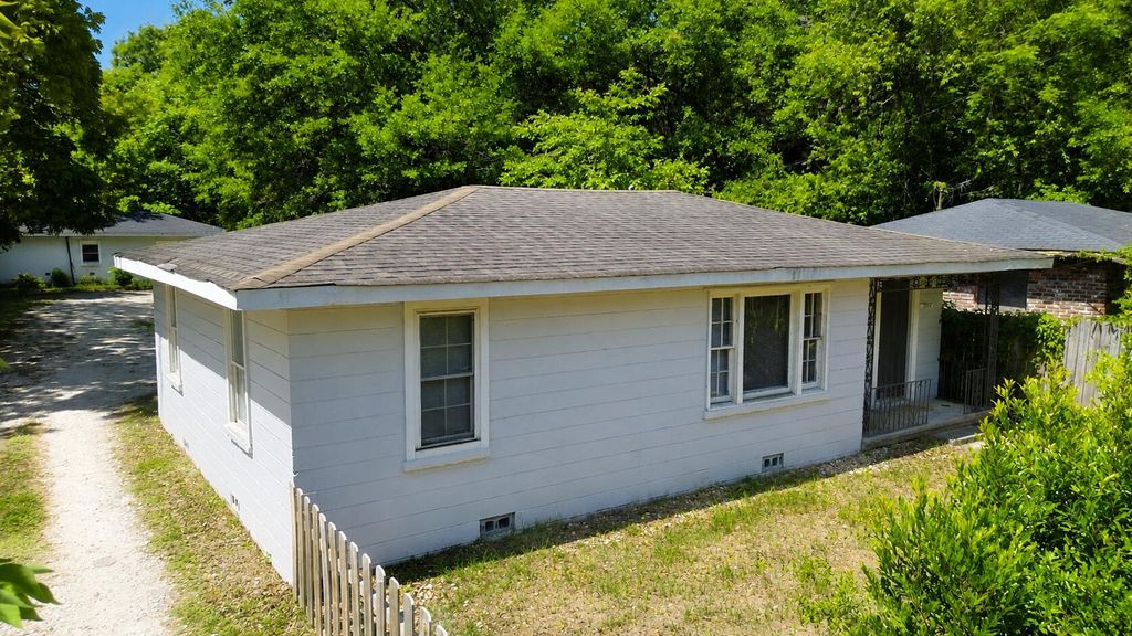Photo of 1045 Seaside Lane #Apt A &amp; B, Charleston, SC 29412 (MLS # 26014519)