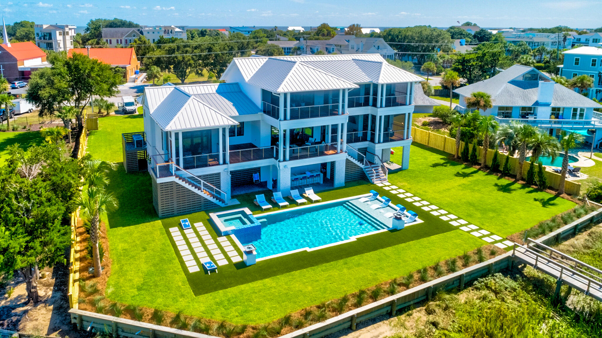 305 Palm Boulevard